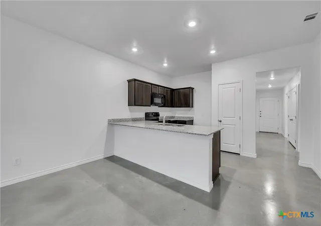 Listing Photo 3 - Condo for sale in building located at 627 Pacific Crest Trl, Copperas Cove, TX 76522
