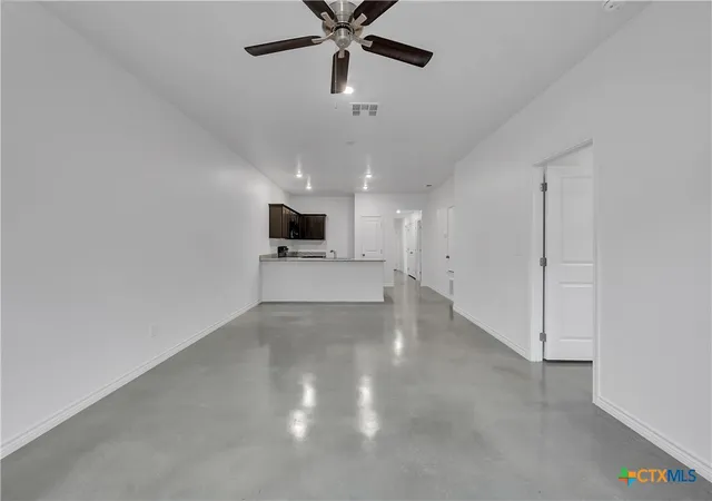 Listing Photo 5 - Condo for sale in building located at 627 Pacific Crest Trl, Copperas Cove, TX 76522