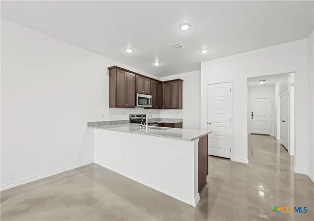 Listing Photo 3 - Condo for sale in building located at 631 Pacific Crest Trl, Copperas Cove, TX 76522