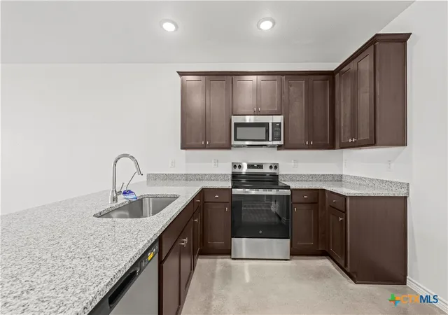 Listing Photo 4 - Condo for sale in building located at 631 Pacific Crest Trl, Copperas Cove, TX 76522