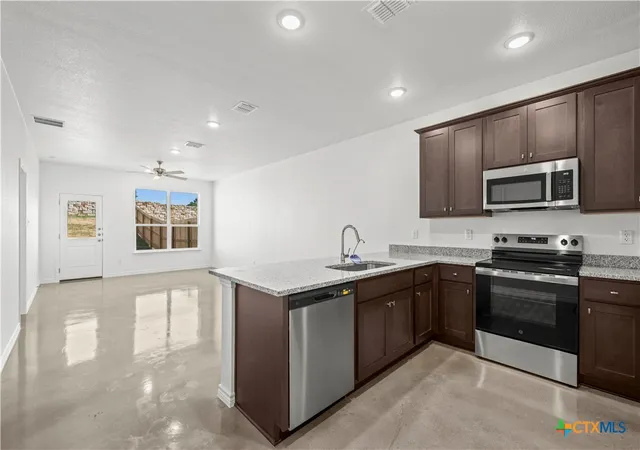Listing Photo 5 - Condo for sale in building located at 631 Pacific Crest Trl, Copperas Cove, TX 76522