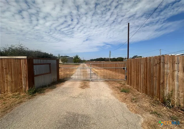 Photo 3 of Sale Pending at 21381 State Hwy 195, Killeen, TX 76542 | MLS# 624967 | Listing updated on 2026-10-06