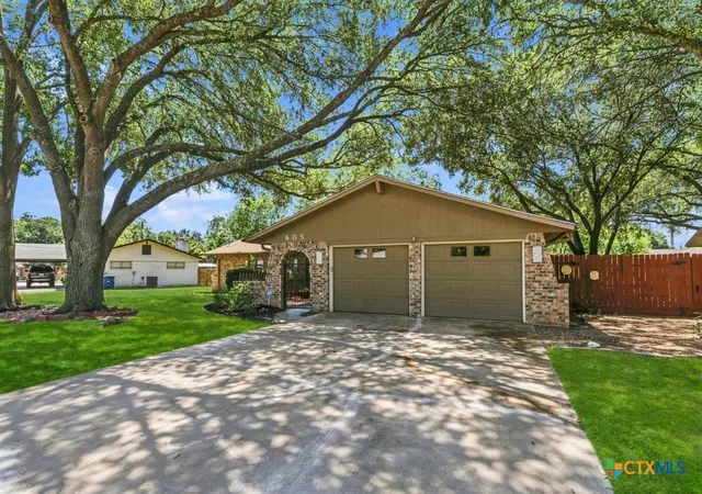 Photo 4 of Single family home for sale at 605 Ridgecrest, New Braunfels, TX 78130 | MLS# 625032 | Listing updated on 2026-09-12
