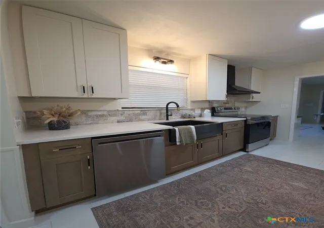 Photo 1 of Single family home for sale at 124 Creekview Dr, Canyon Lake, TX 78133 | MLS# 625004 | Listing updated on 2026-09-11