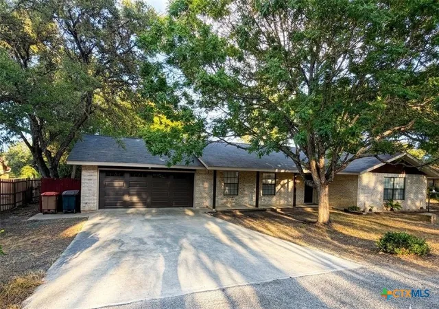 Photo 1 of Single family home for sale at 124 Creekview Dr, Canyon Lake, TX 78133 | MLS# 625004 | Listing updated on 2026-09-15