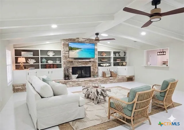 Photo 3 of Single family home for sale at 124 Creekview Dr, Canyon Lake, TX 78133 | MLS# 625004 | Listing updated on 2026-09-15