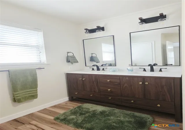 Photo 4 of Single family home for sale at 124 Creekview Dr, Canyon Lake, TX 78133 | MLS# 625004 | Listing updated on 2026-09-11