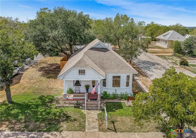 Photo 3 of Single family home for sale at 612 W Grand Ave, Yoakum, TX 77995 | MLS# 625114 | Listing updated on 2026-09-13