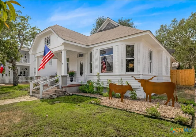 Photo 4 of Single family home for sale at 612 W Grand Ave, Yoakum, TX 77995 | MLS# 625114 | Listing updated on 2026-09-13