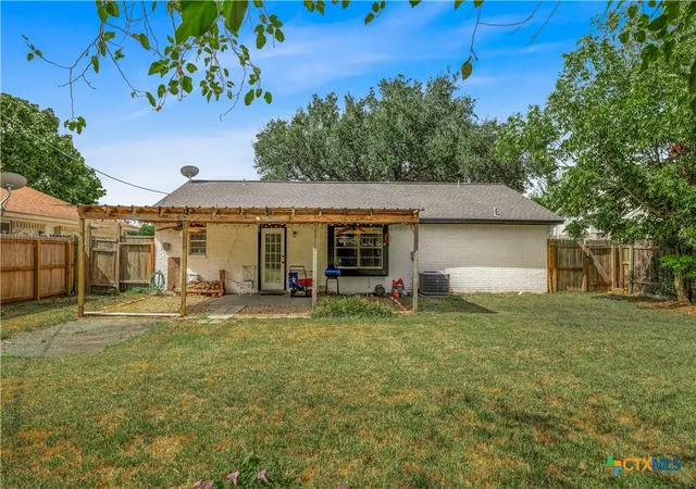 Photo 4 of Single family home for sale at 512 Monterrey Dr, Victoria, TX 77904 | MLS# 624725 | Listing updated on 2026-09-12