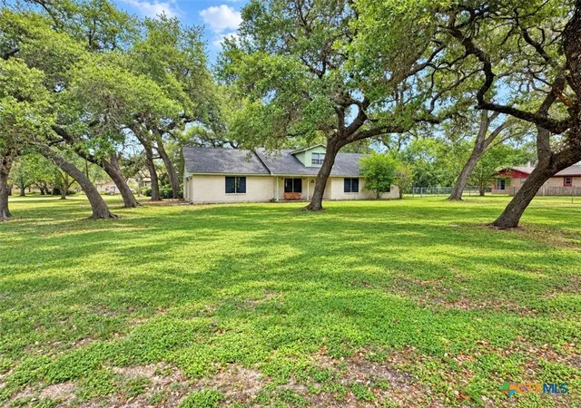 Photo 2 of Single family home for sale at 406 Royal Oak Dr, Victoria, TX 77905 | MLS# 625127 | Listing updated on 2026-09-16