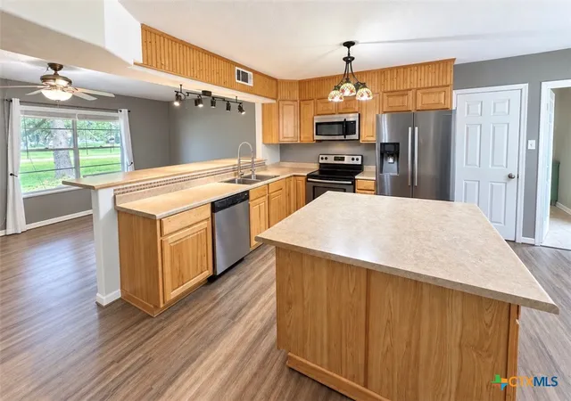 Photo 4 of Single family home for sale at 406 Royal Oak Dr, Victoria, TX 77905 | MLS# 625127 | Listing updated on 2026-09-12