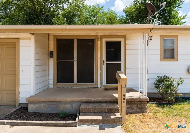 Photo 3 of Single family home for sale at 1004 S 2nd Street, Killeen, TX 76541 | MLS# 625125 | Listing updated on 2026-09-18
