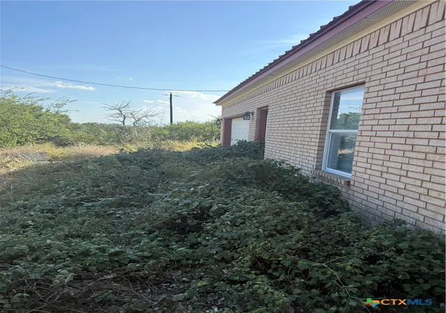 Photo 3 of Sale Pending at 207 Armadillo Ln, Copperas Cove, TX 76522 | MLS# 625011 | Listing updated on 2026-09-13
