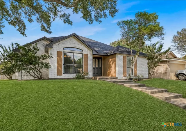 Photo 2 of Sale Pending at 301 Trentwood Cir, Victoria, TX 77901 | MLS# 625144 | Listing updated on 2026-09-15
