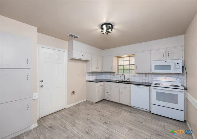 Photo 3 of Single family home for sale at 230 Blanket Dr, Copperas Cove, TX 76522 | MLS# 625117 | Listing updated on 2026-09-13