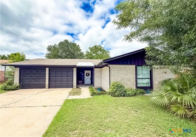 Single family home for sale at 204 Timberlane, Victoria, TX 77901 | MLS# 625161