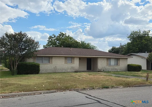 Photo 2 of Single family home for sale at 140 Darden Dr, Robinson, TX 76706 | MLS# 625181 | Listing updated on 2026-09-17