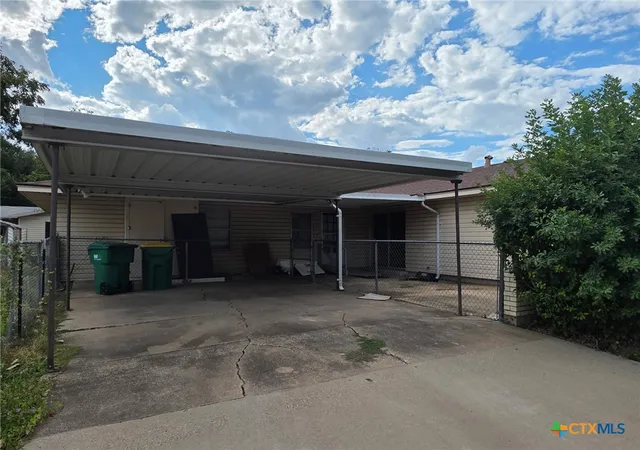 Photo 4 of Single family home for sale at 140 Darden Dr, Robinson, TX 76706 | MLS# 625181 | Listing updated on 2026-09-17