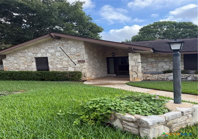 Photo 3 of Single family home for sale at 212 S 4th Street, Stockdale, TX 78160 | MLS# 625183 | Listing updated on 2026-09-14