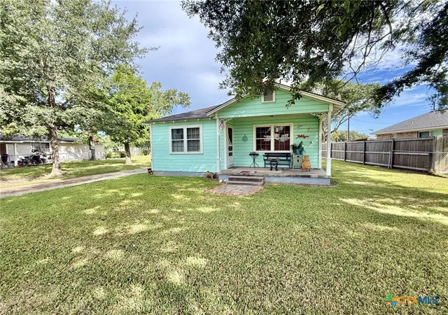 Single family home for sale at 406 E Tres Palacios Ave, Palacios, TX 77465 | MLS# 625121