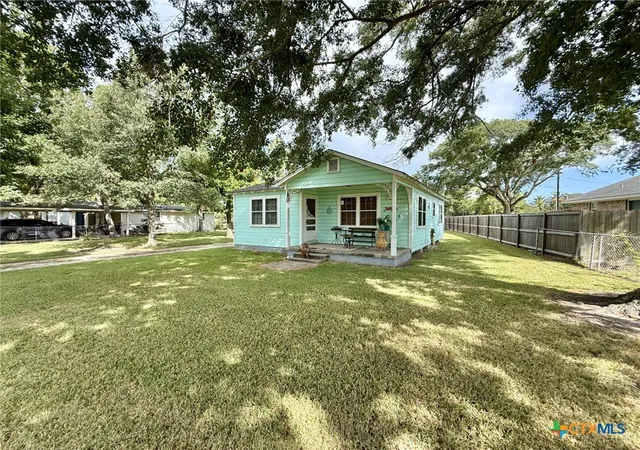 Photo 1 of Single family home for sale at 406 E Tres Palacios Ave, Palacios, TX 77465 | MLS# 625121 | Listing updated on 2026-09-14