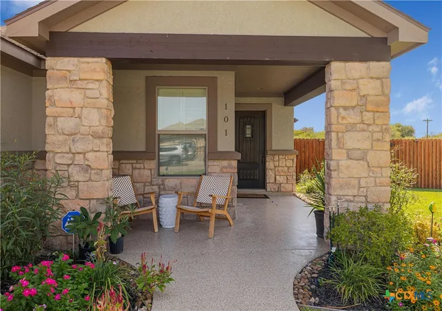 Photo 2 of Single family home for sale at 101 Gabbiano Ct, Victoria, TX 77904 | MLS# 625025 | Listing updated on 2026-09-14