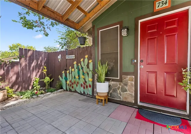 Single family home for sale at 734 Neches St, Lockhart, TX 78644 | MLS# 625124