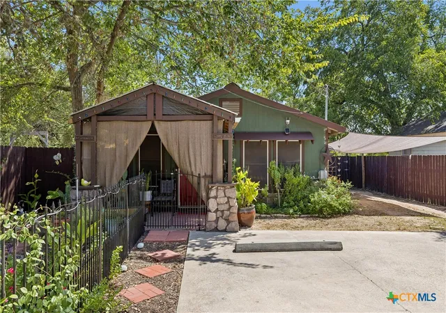 Photo 2 of Single family home for sale at 734 Neches St, Lockhart, TX 78644 | MLS# 625124 | Listing updated on 2026-09-15