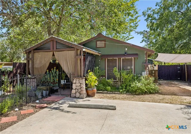 Photo 3 of Single family home for sale at 734 Neches St, Lockhart, TX 78644 | MLS# 625124 | Listing updated on 2026-09-15