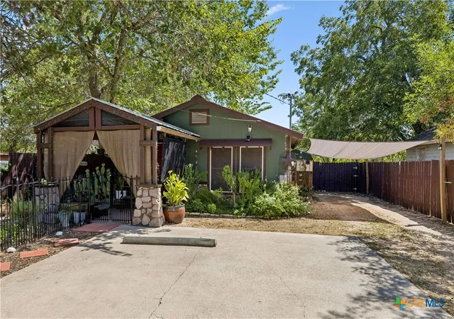 Photo 3 of Single family home for sale at 734 Neches St, Lockhart, TX 78644 | MLS# 625124 | Listing updated on 2026-09-15