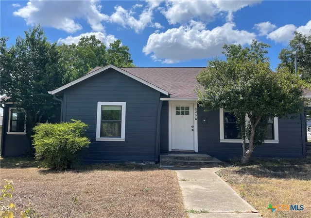 Photo 1 of Single family home for sale at 625 E 13th Avenue, Belton, TX 76513 | MLS# 624484 | Listing updated on 2026-09-19
