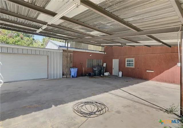 Photo 2 of Single family home for sale at 206 E Pine St, Seguin, TX 78155 | MLS# 625129 | Listing updated on 2026-09-16