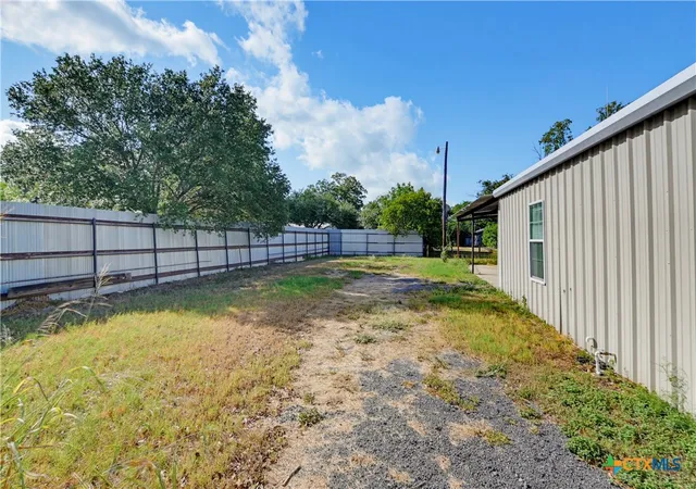 Photo 3 of Single family home for sale at 206 E Pine St, Seguin, TX 78155 | MLS# 625129 | Listing updated on 2026-09-16