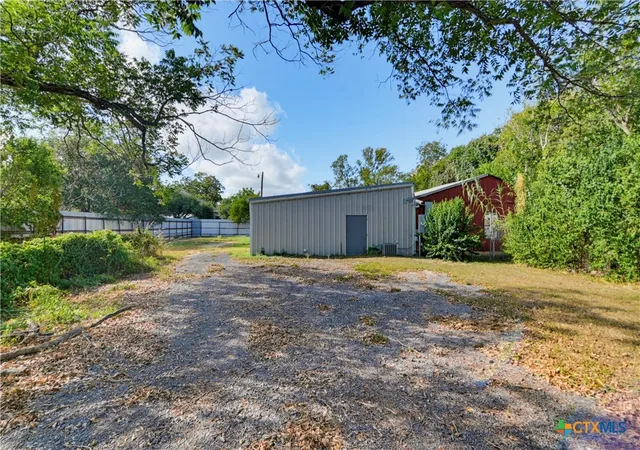 Photo 3 of Single family home for sale at 206 E Pine St, Seguin, TX 78155 | MLS# 625129 | Listing updated on 2026-09-16
