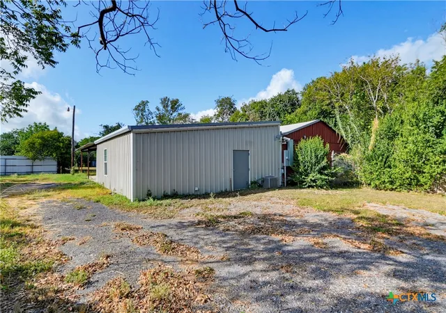 Photo 4 of Single family home for sale at 206 E Pine St, Seguin, TX 78155 | MLS# 625129 | Listing updated on 2026-09-16