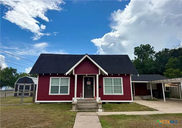 Single family home for sale at 807 Pine St, Victoria, TX 77901 | MLS# 625212