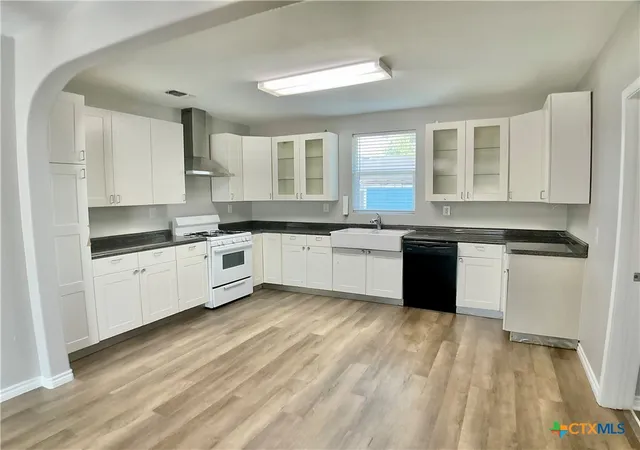 Photo 3 of Single family home for sale at 807 Pine St, Victoria, TX 77901 | MLS# 625212 | Listing updated on 2026-09-15