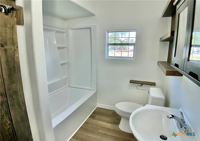 Photo 3 of Single family home for sale at 807 Pine St, Victoria, TX 77901 | MLS# 625212 | Listing updated on 2026-09-15