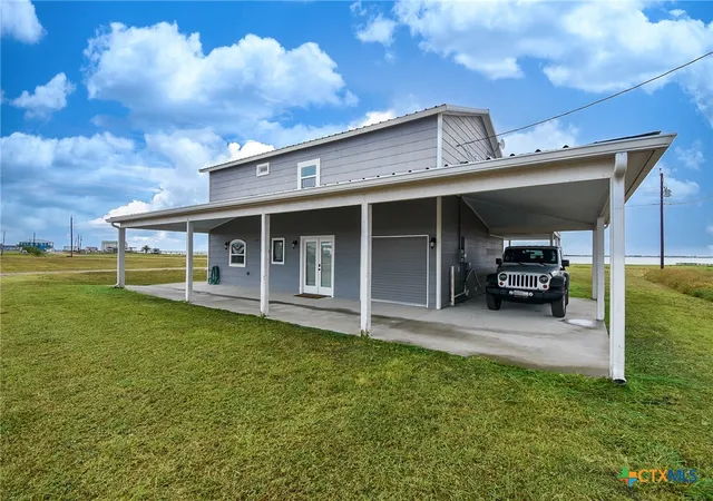 Photo 4 of Single family home for sale at 965 Porpoise Dr, Palacios, TX 77465 | MLS# 625274 | Listing updated on 2026-09-15