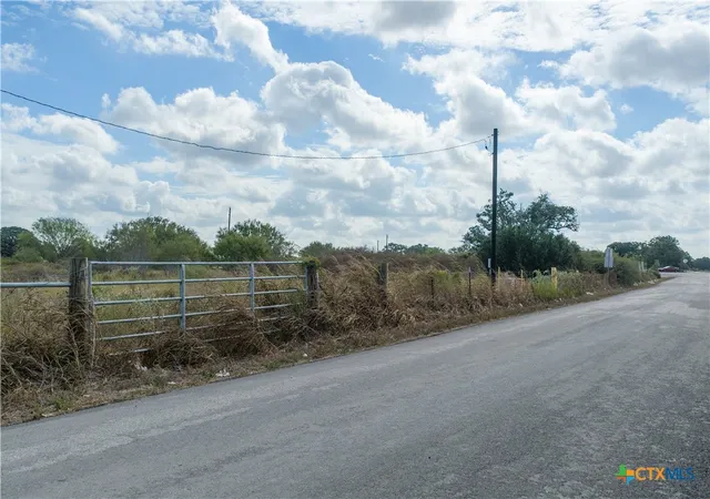 Photo 3 of Land for sale at 0 Us Hwy 77 S, Yoakum, TX 77995 | MLS# 625195 | Listing updated on 2026-10-06