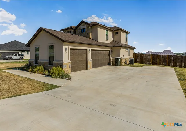 Photo 3 of Single family home for sale at 1018 Saddle Blf Dr, Salado, TX 76571 | MLS# 624561 | Listing updated on 2026-09-15