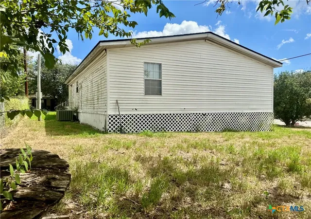 Photo 3 of Manufactured home for sale at 608 E 2nd Street, Victoria, TX 77901 | MLS# 625306 | Listing updated on 2026-09-15