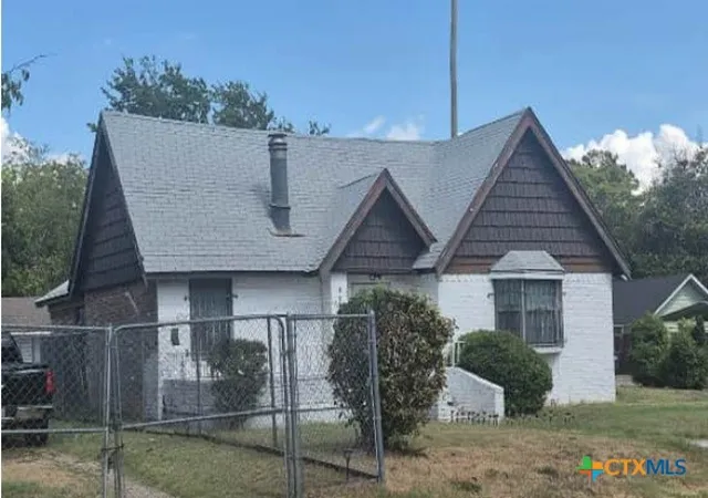 Photo 3 of Single family home for sale at 1001 N 21st Street, Waco, TX 76707 | MLS# 625361 | Listing updated on 2026-09-15