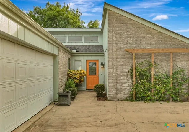 Photo 2 of Single family home for sale at 607 Bedivere Dr, Victoria, TX 77904 | MLS# 625369 | Listing updated on 2026-10-03