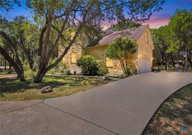 Photo 3 of Single family home for sale at 2 Trophy Ln, New Braunfels, TX 78132 | MLS# 624984 | Listing updated on 2026-09-16