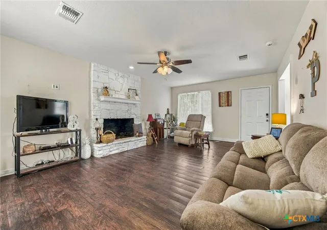 Photo 3 of Single family home for sale at 310 Park Village Ln, Seguin, TX 78155 | MLS# 625256 | Listing updated on 2026-09-17