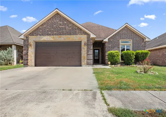Single family home for sale at 615 Mason Cir, Victoria, TX 77904 | MLS# 625423
