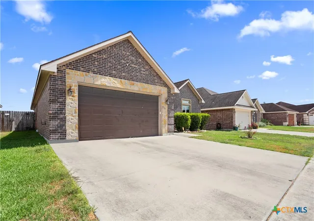 Photo 3 of Single family home for sale at 615 Mason Cir, Victoria, TX 77904 | MLS# 625423 | Listing updated on 2026-09-16