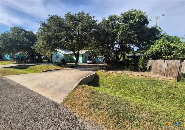 Photo 1 of Single family home for sale at 924 Ibis, Rockport, TX 78382 | MLS# 625488 | Listing updated on 2026-09-17